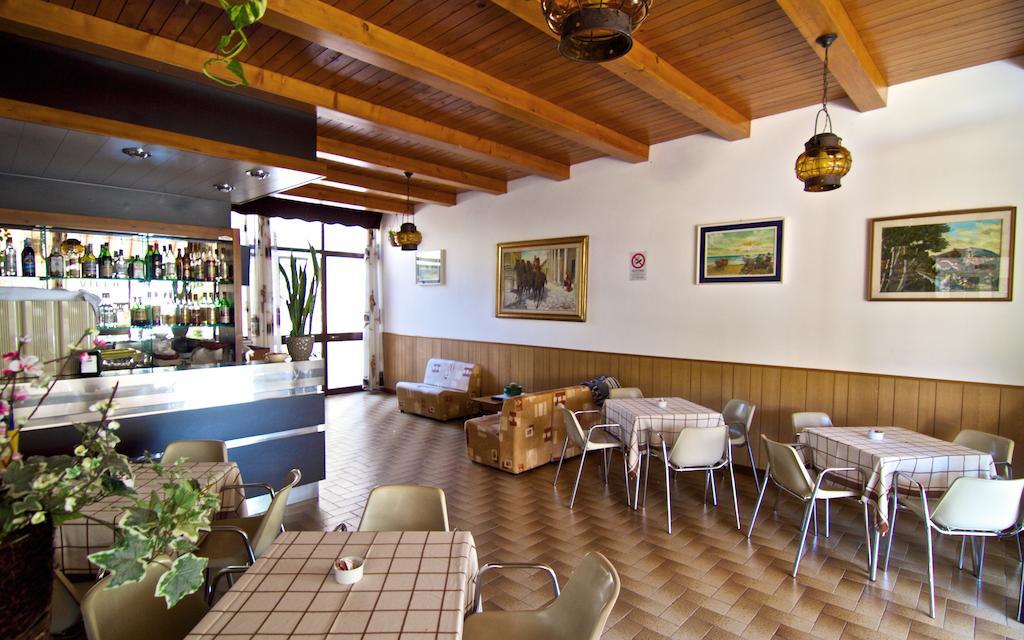 Hotel Villa Tua Riccione Exteriör bild
