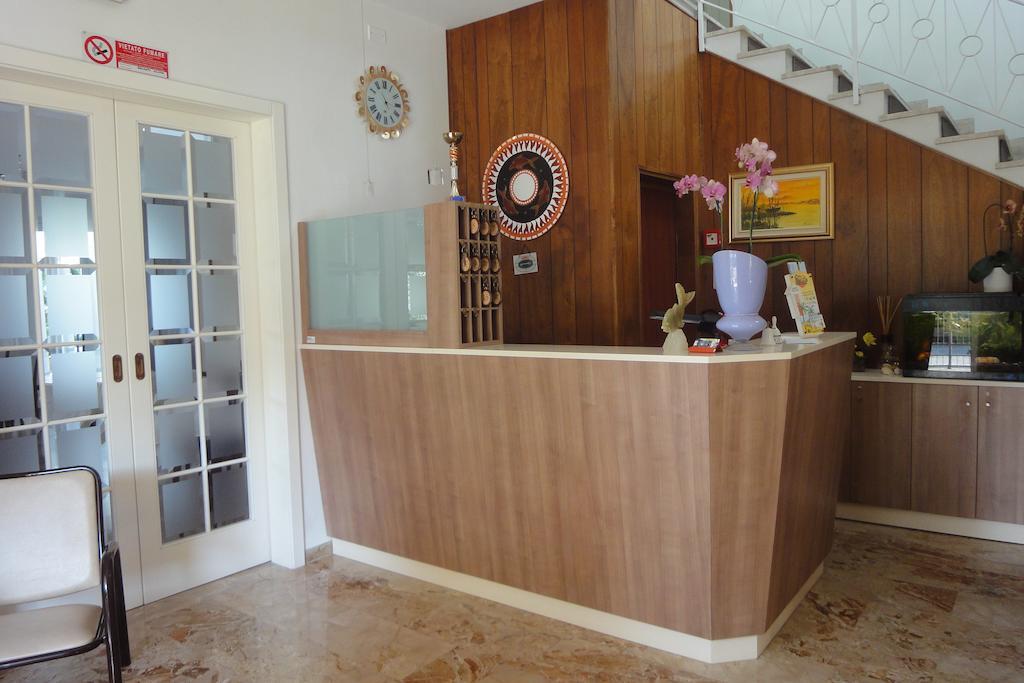Hotel Villa Tua Riccione Exteriör bild