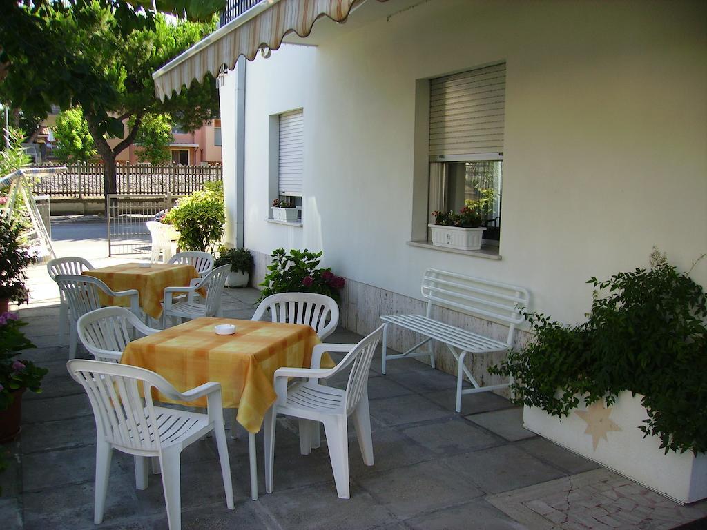 Hotel Villa Tua Riccione Exteriör bild