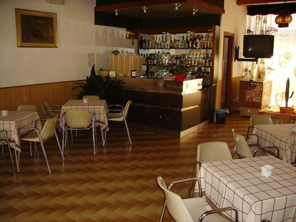 Hotel Villa Tua Riccione Exteriör bild