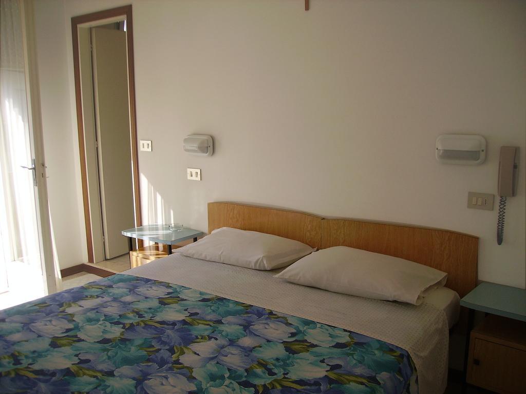 Hotel Villa Tua Riccione Rum bild
