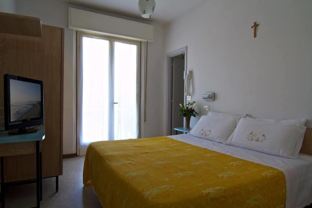 Hotel Villa Tua Riccione Exteriör bild
